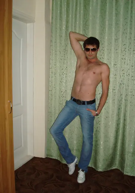 Я Jnni, 39, из Геленджика, ищу знакомства на одну ночь