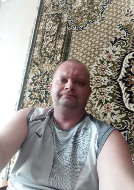 Вова из Гулькевичей, мне 40, познакомлюсь без обязательств