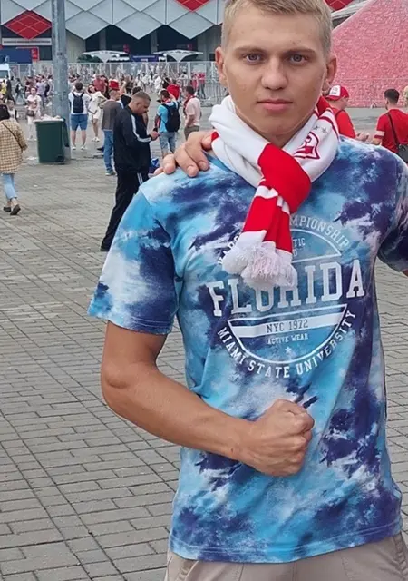 Я Алексей, 19, из Рязани, ищу знакомства на одну ночь