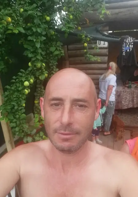 Санек из Симферополя, мне 45, познакомлюсь на одну ночь