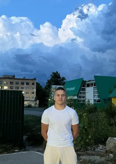Я Илья, 20, знакомлюсь на одну ночь в Кузнецке
