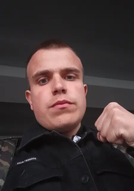 Я Руслан, 21, из Алексеевки, ищу знакомства без обязательств