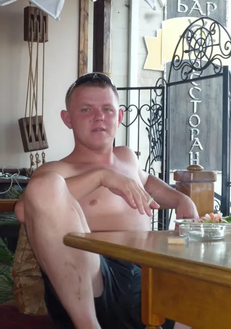 Я Александр, 40, из Домодедова, ищу знакомство для постоянных отношений