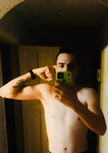 Алекс из Камышина, мне 21, познакомлюсь для открытые отношения