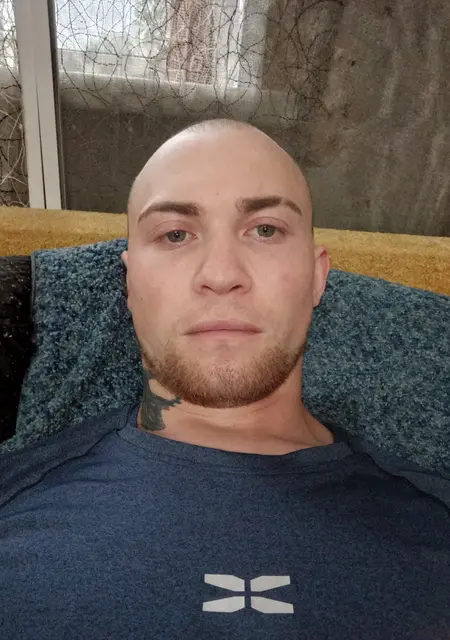 Ildar из Мелеуза, мне 24, познакомлюсь на одну ночь