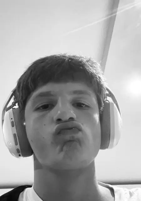 Илья из Уфы, мне 18, познакомлюсь для общения