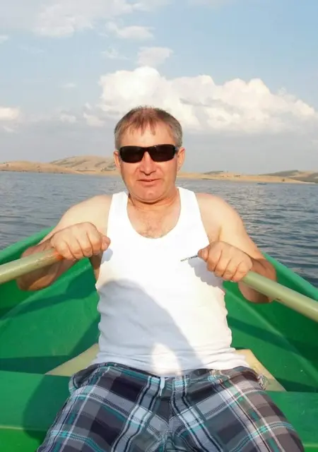 Александр из Белебея, мне 58, познакомлюсь на одну ночь