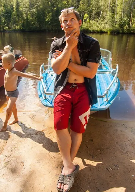 Иван из Красного Села, мне 38, познакомлюсь на одну ночь