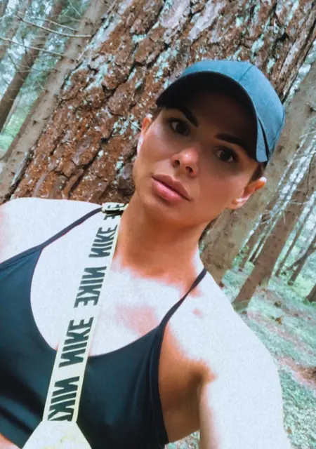 Марина из Ярцева, ищу на сайте приятное времяпровождение