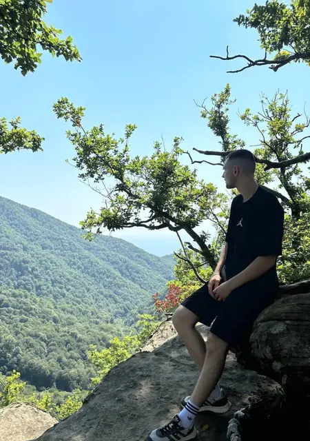 Я Юра, 30, из Астрахани, ищу знакомство для постоянных отношений