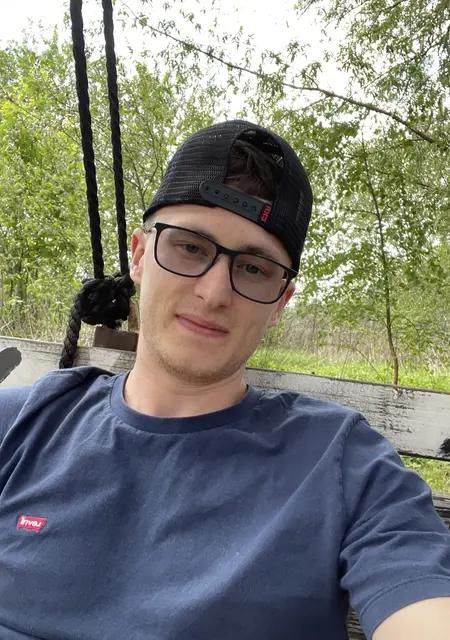 Я Александр, 28, из Гвардейска, ищу знакомства без обязательств