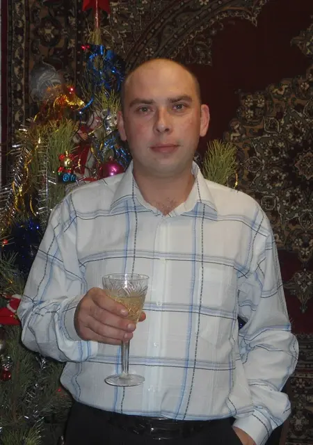 Роман из Кургана, мне 42, познакомлюсь для общения