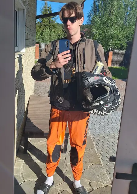 Михаил из Сочи, мне 18, познакомлюсь на одну ночь