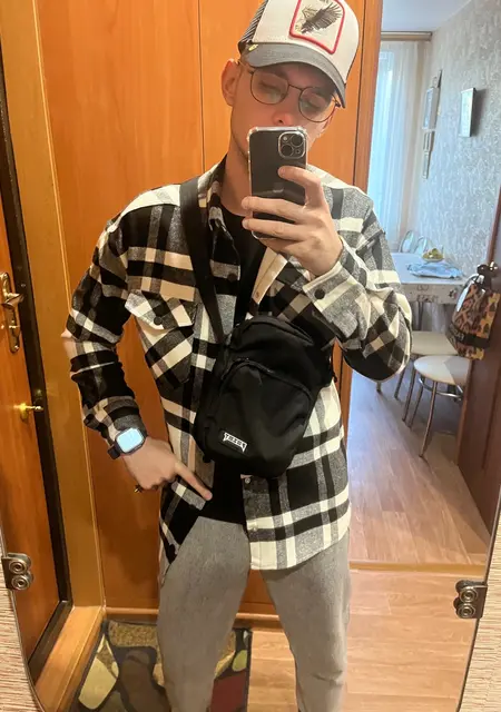 Влад из Волжского, мне 23, познакомлюсь без обязательств