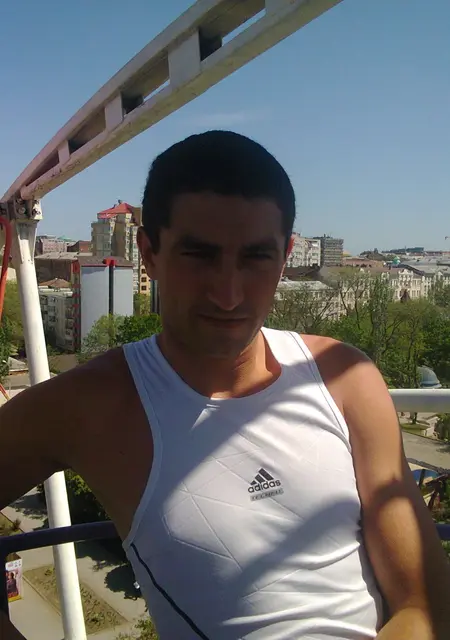 Андрей из Новочеркасска, мне 42, познакомлюсь на одну ночь