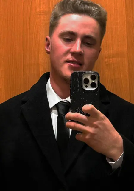 Я Алексей, 21, знакомлюсь без обязательств в Перми