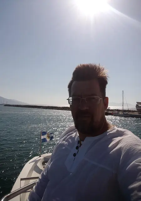 Саша из Великого Новгорода, мне 51, познакомлюсь для общения