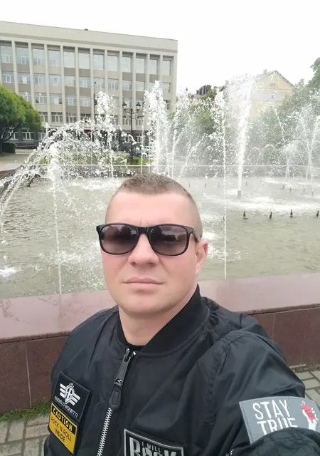 Артем из Смоленска, мне 37, познакомлюсь на одну ночь