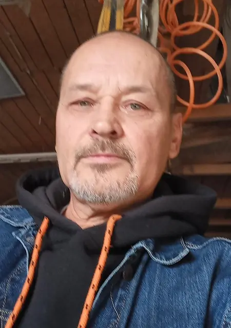 Геннадий из Ставрополя, мне 63, познакомлюсь без обязательств