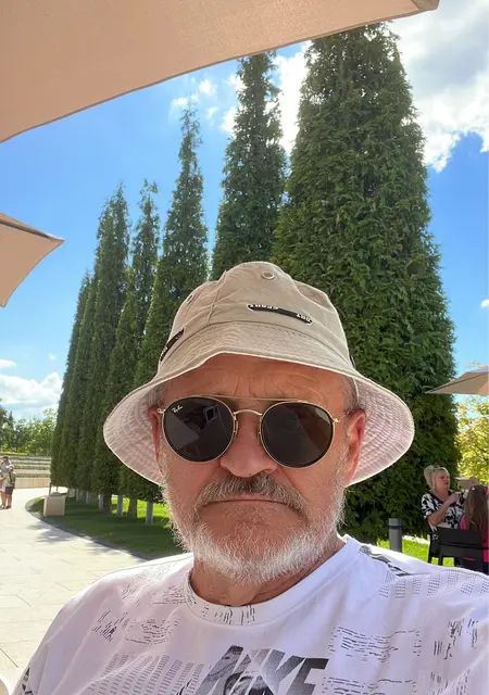 Александр из Сочи, мне 64, познакомлюсь без обязательств