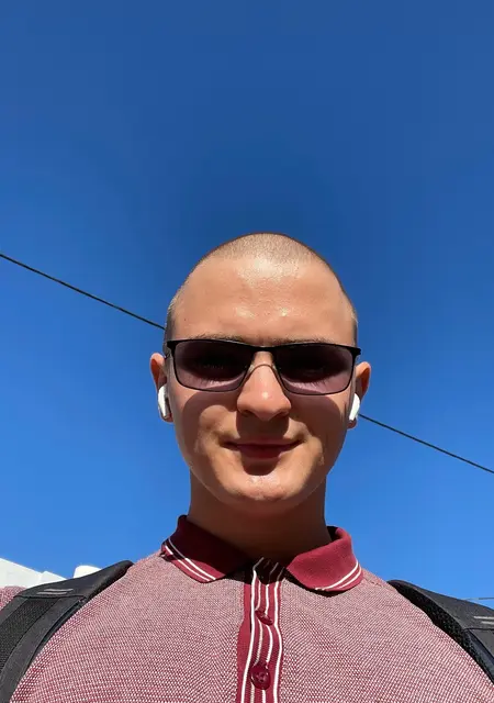 Я Дмитрий, 22, из Евпатории, ищу знакомства на одну ночь