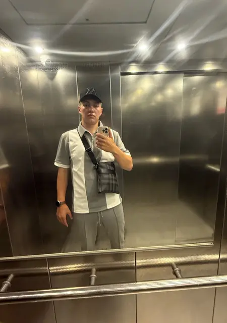 Я Artur, 20, знакомлюсь без обязательств в Нижневартовске