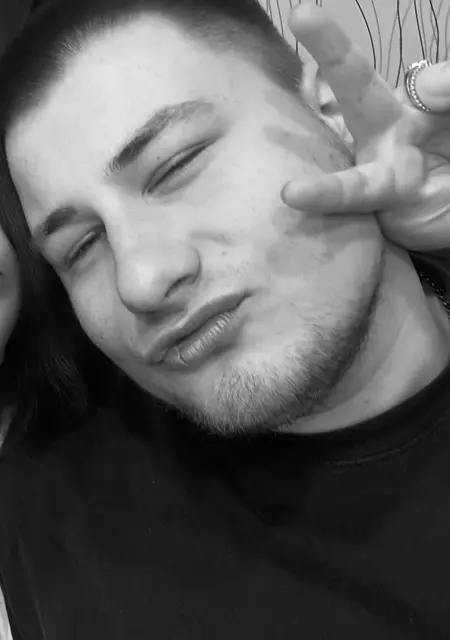 Я Сёма, 21, из Санкт-Петербурга, ищу знакомство для дружбы