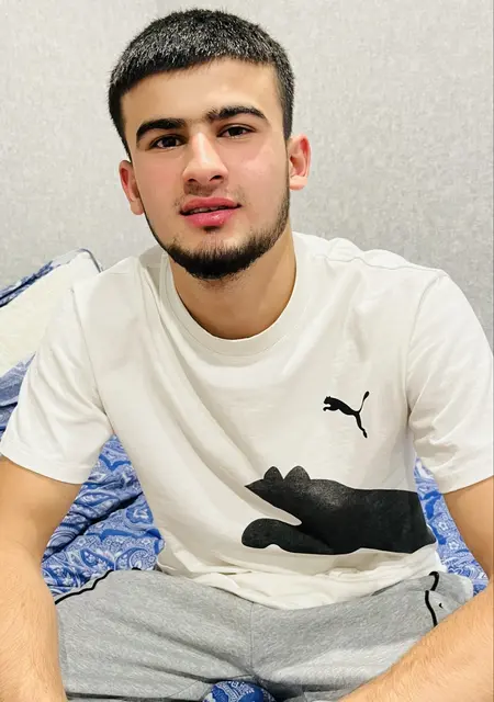 Я Akbar, 19, знакомлюсь на одну ночь в Перми