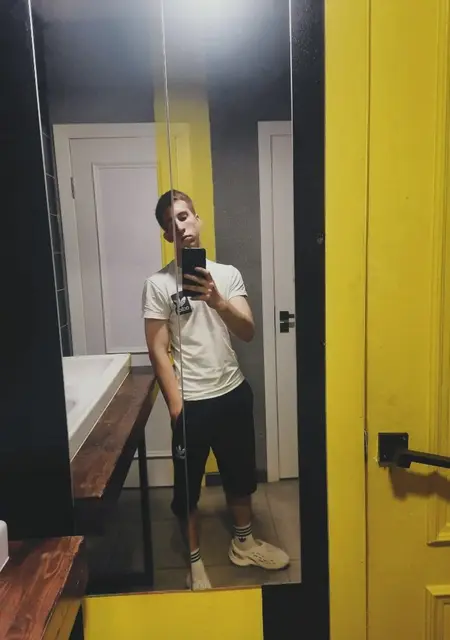 Я Максим, 21, из Чапаевска, ищу знакомство для открытые отношения