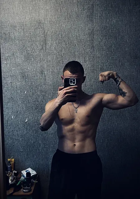 Я Павел, 24, из Находки, ищу знакомства на одну ночь