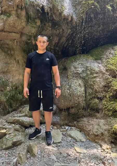 Михаил из Шахт, мне 26, познакомлюсь на одну ночь