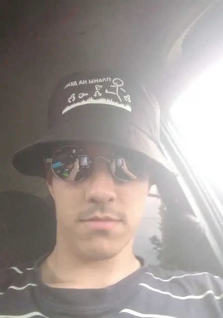 Я Антон, 23, знакомлюсь без обязательств в Донецке