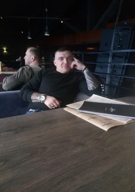 Я Ричи, 42, знакомлюсь для открытые отношения в Омске