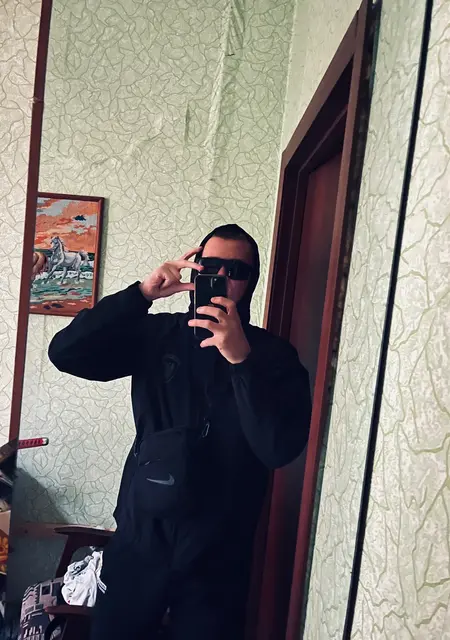 Я Артем, 24, из Железногорска, ищу знакомства без обязательств