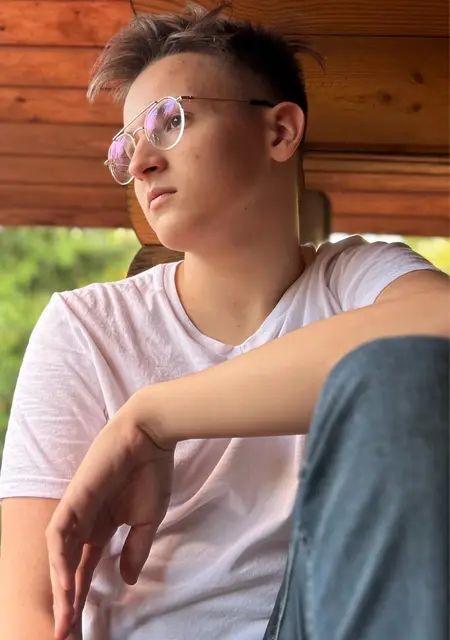 Я Арсений, 18, из Уфы, ищу знакомства на одну ночь