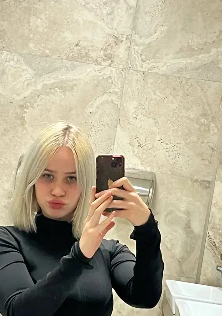 Я Laki, 19, из Москвы, ищу знакомство для приятного времяпровождения