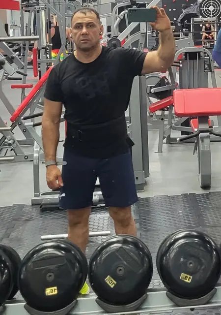 Руслан из Учалов, мне 40, познакомлюсь для открытые отношения