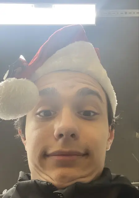 Я Артем, 18, знакомлюсь на одну ночь в Рязани