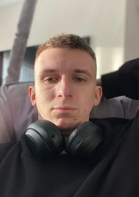 Спартак из Санкт-Петербурга, мне 21, познакомлюсь на одну ночь