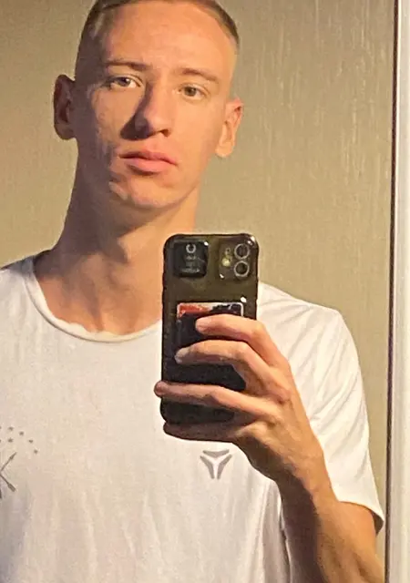 Александр из Майкопа, мне 23, познакомлюсь для приятного времяпровождения