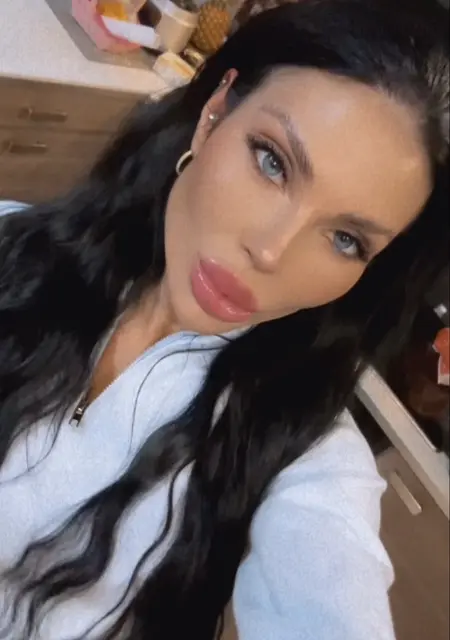 Милана из Москвы, мне 27, познакомлюсь для приятного времяпровождения