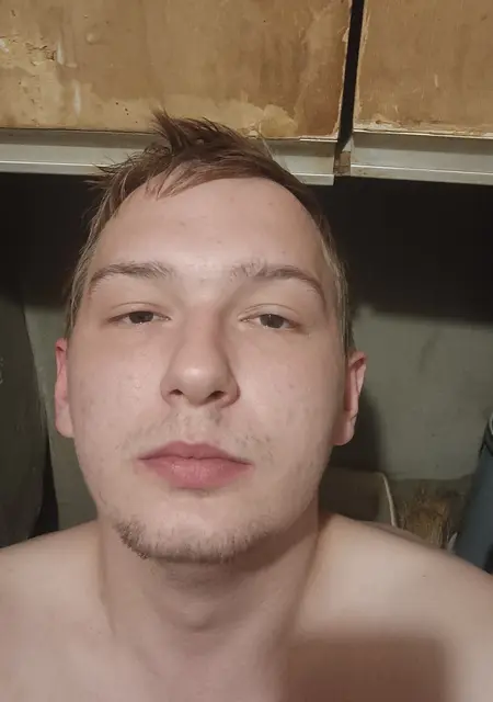 Я Евгений, 20, из Нижнего Новгорода, ищу знакомства на одну ночь