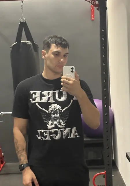 Я Стас, 26, из Оренбурга, ищу знакомство для приятного времяпровождения