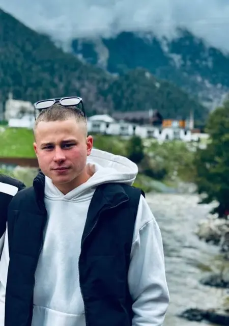 Я Игорь, 21, из Санкт-Петербурга, ищу знакомства без обязательств