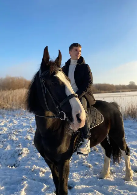 Я Артем, 27, знакомлюсь без обязательств в Северодвинске