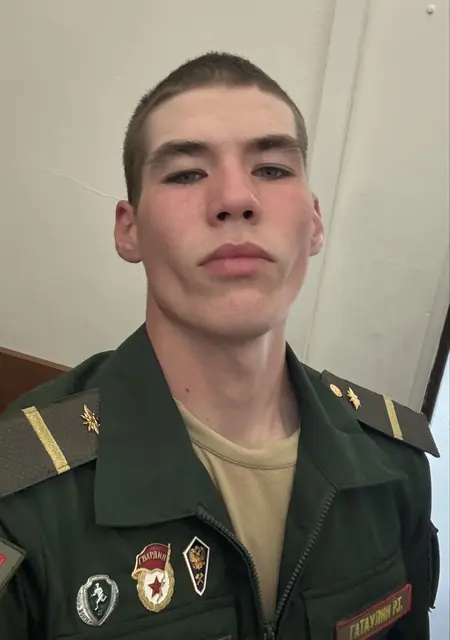 Я Руслан, 19, из Екатеринбурга, ищу знакомство для постоянных отношений