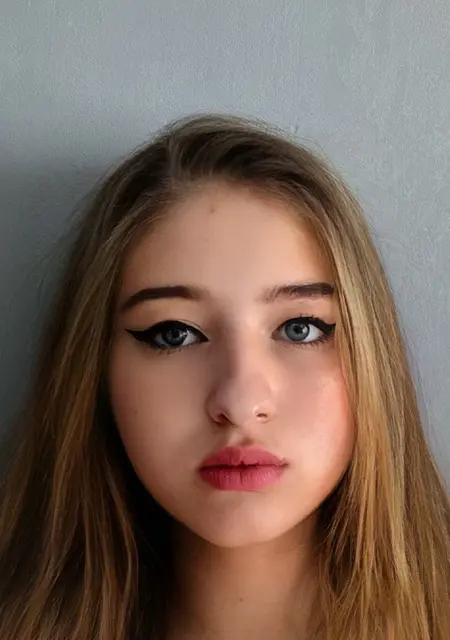 Я Настя, 18, из Москвы, ищу знакомства без обязательств