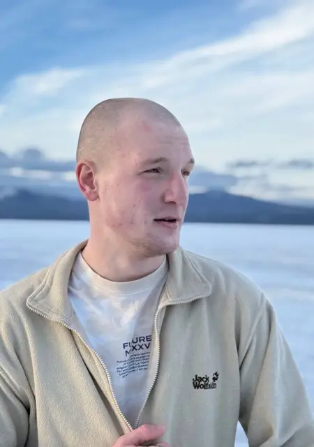 Я Иван, 21, из Миасса, ищу знакомства без обязательств