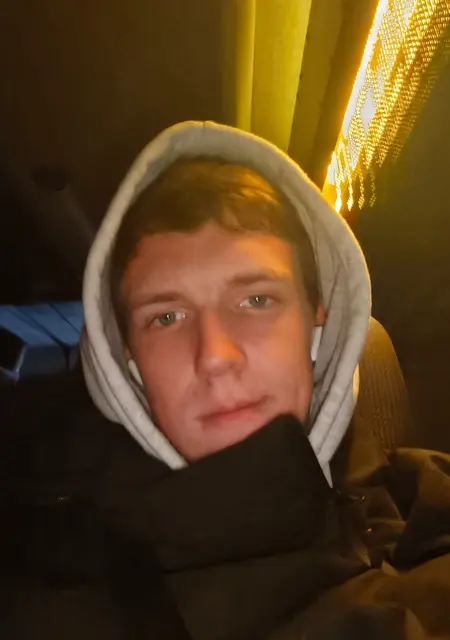 Я Андрей, 18, из Симферополя, ищу знакомства без обязательств