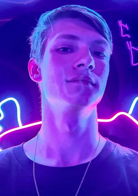 Я Лев, 19, знакомлюсь без обязательств в Новосибирске